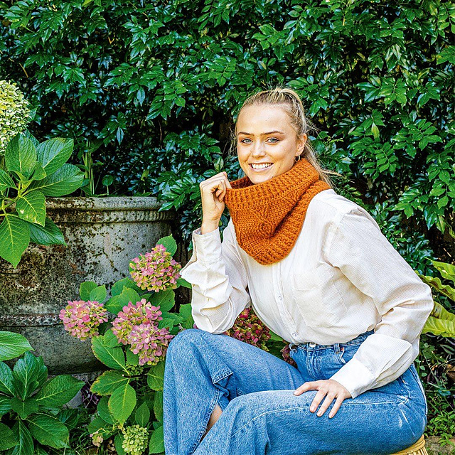 Frosted Leaves Crochet Cowl