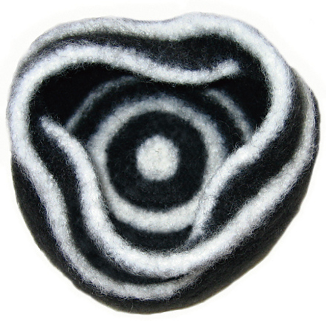 Somersaulting Rim Trifold Bowl