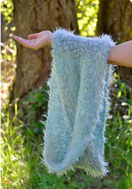 Feathery Moebius Cowl