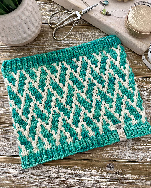 Mountain Peaks Cowl