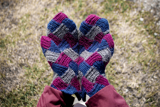 Mitered Entrelac Folk Mittens