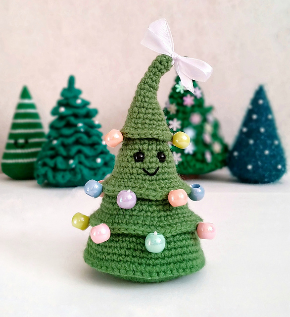 Ravelry: Lady Christmas Tree pattern by Katerina Medvedik