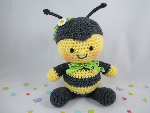 Beezy Bumble Bee Amigurumi