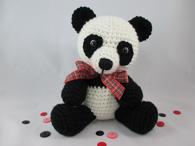 Peeky Panda Bear Amigurumi