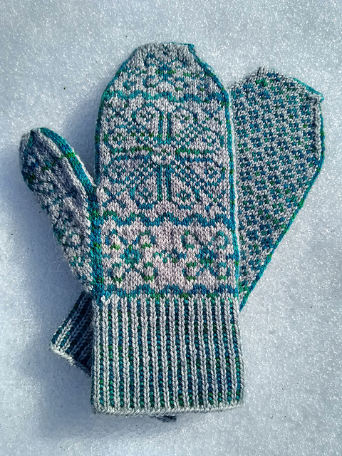 Snow Flowers Mittens