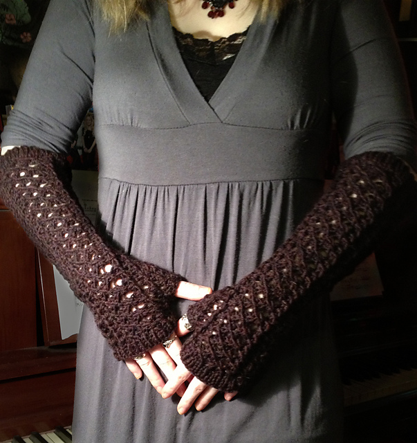 Fingerless Diamond Lace Arms