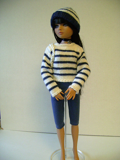 Striped jersey, hat and kitbag for Ellowyne