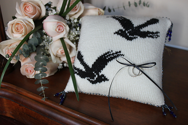 Magpie Ring Pillow