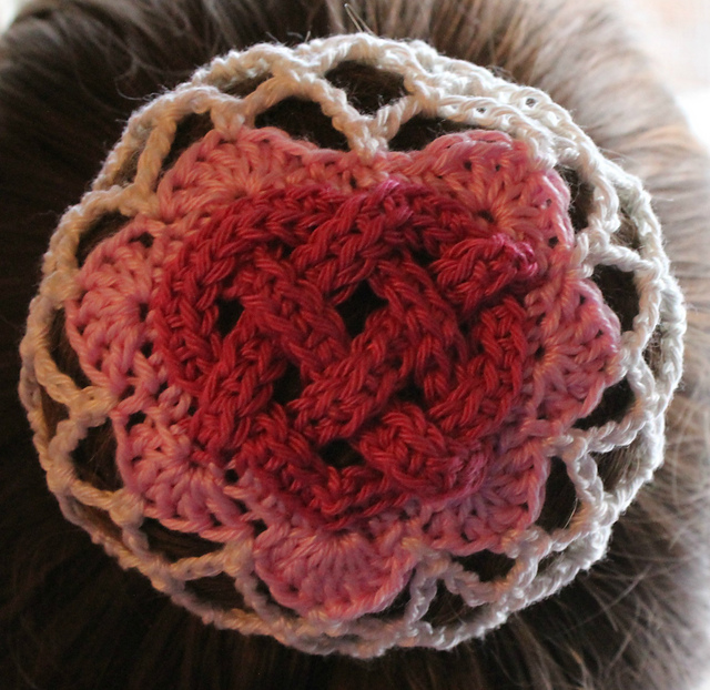 Celtic Heart Bun Cover