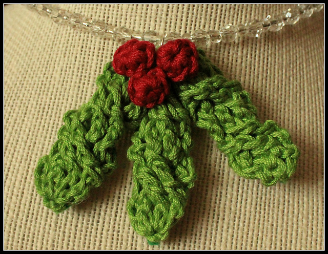 Cable Holly Leaf Necklace