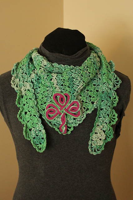 Spring Scallop Shawlette