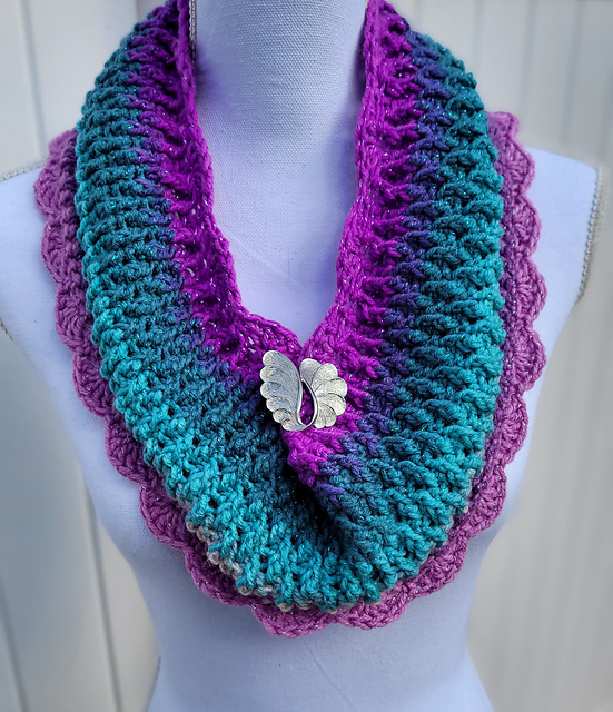 Sparkle Scallop Cowl