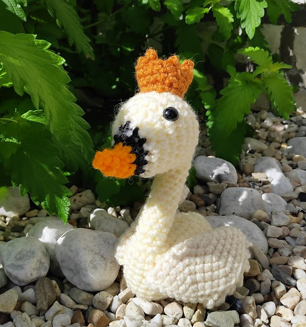 Story the Swan