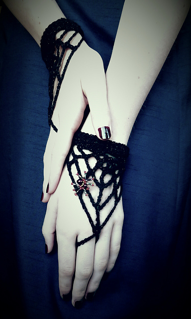 Spiderweb Mitts