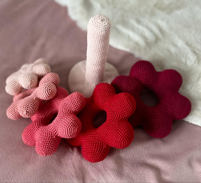 Ravelry: Flower - baby stacking toy pattern by Malgorzata Lizak