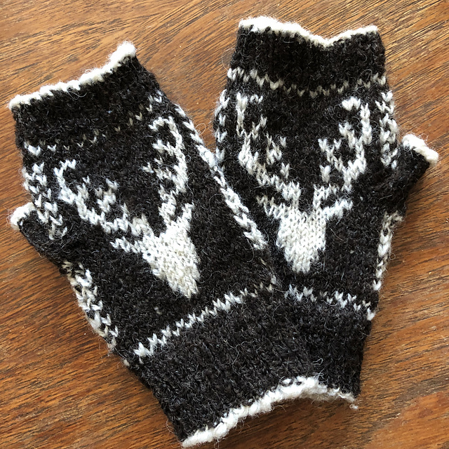 Ghost Stag Mitts