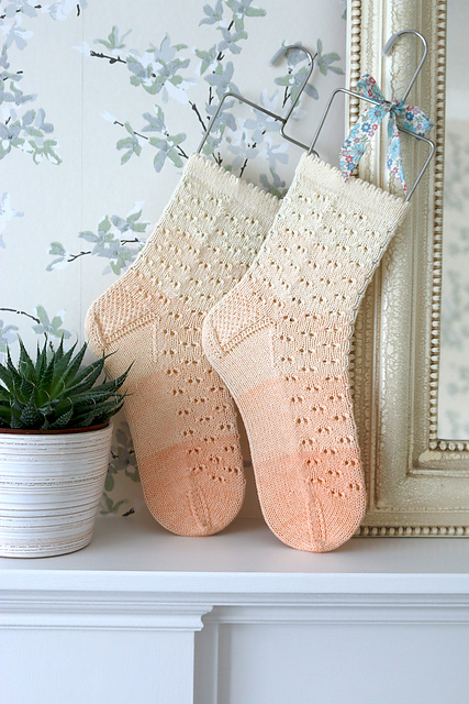 Pearly Dot Socks