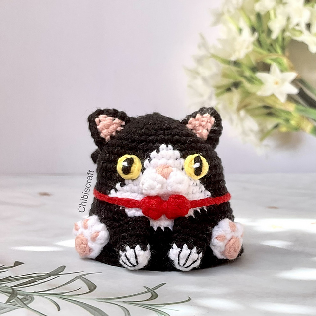 Tuxedo Cat Amigurumi