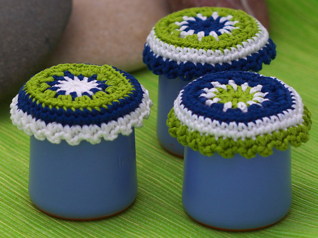 Crochet cover of small Cermer clay pots