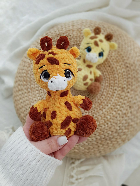 Mini giraffe plush toy
