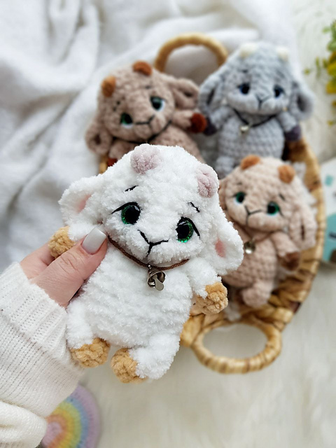 Mini lamb toys