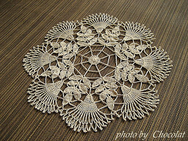 7151 Fern First Style Doily