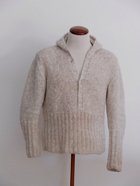 # 18 Kapuzenpulli - Hooded Pullover