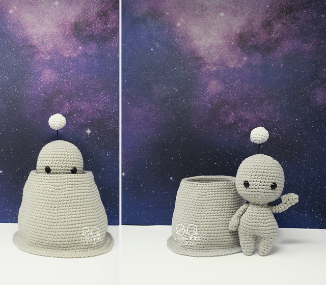 Moonlo Alien with Crater