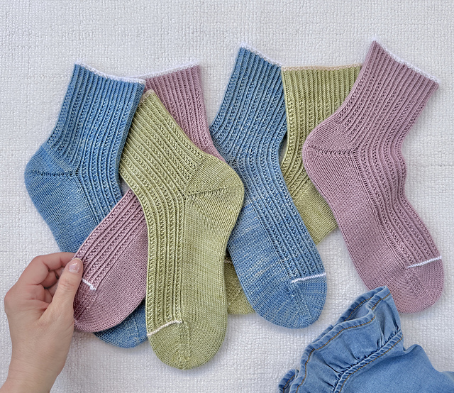 Ravelry: Chutes & Ladders Socks pattern by Christie Archer