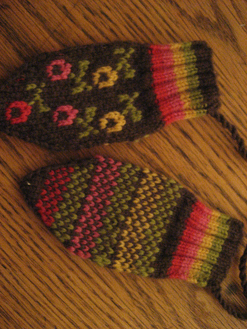 Lithuanian Baby Mittens to Knit