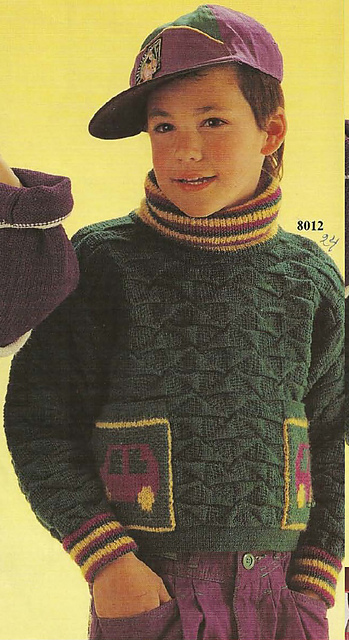8012 - Pull-over enfant vert, motif auto