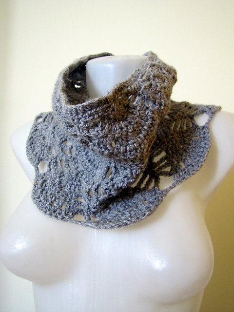 Crochet Cowl with Fan Pattern
