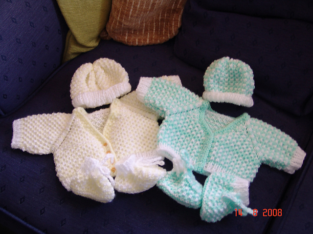 Bee Stitch Preemie Baby Set