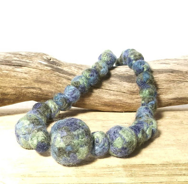 Knit and felt Bead necklace 3