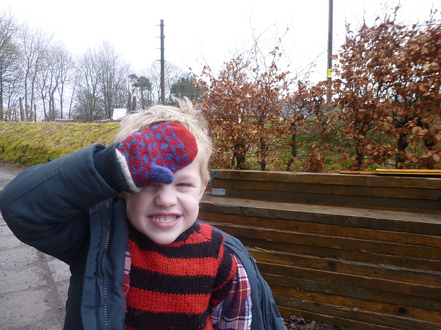 Kids Spotty Mitts