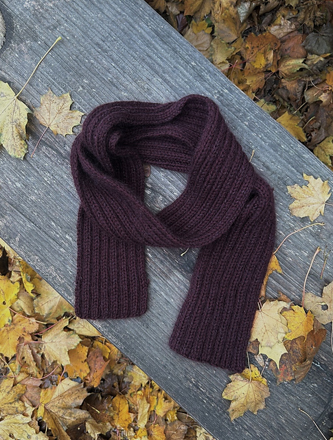 Cate - Classic Knitted Scarf for an Elegant and Comfortable Style