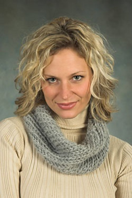 F289 Eyelet Cowl