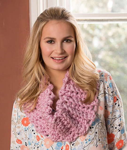 Reversible Finger Crochet Cowl