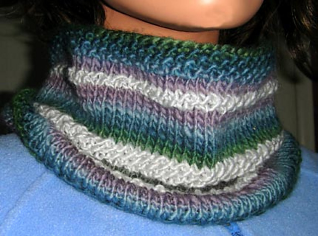 Seed Stitch Stripes Cowl