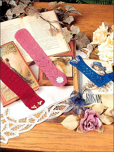 Lacy Bookmarks: Red Pennants