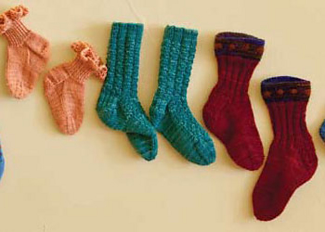 Petite Feet: Coral Edge Socklets