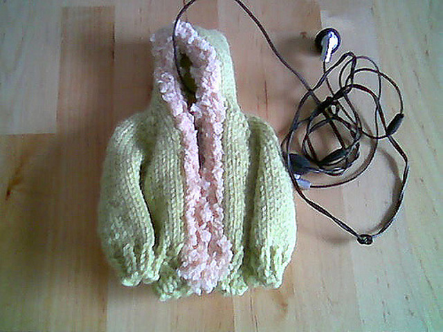 Knit iPod Hoody/Mobile Phone Cozy