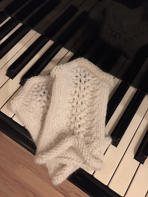 Concert Pearls Fingerless Mitts