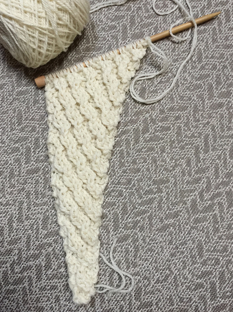 Reversible Boomerang with Mock Cable Ribs
