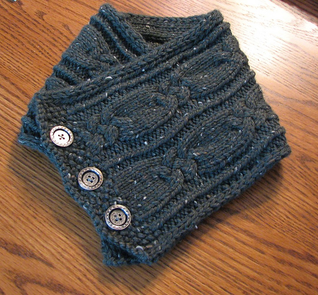 Cabled Cowl-Neckwarmer