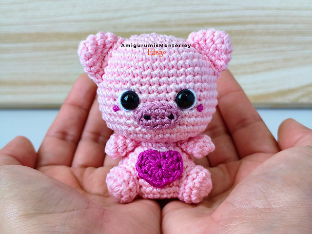 Valentine Piglet Pig