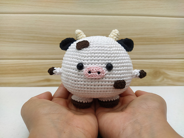 Chubby Cow Amigurumi