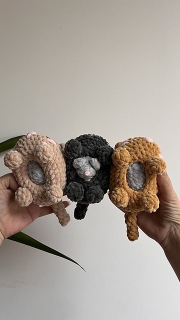 Ravelry: Cat and mouse pocket pouch pattern by Cosy Stitch Crochet