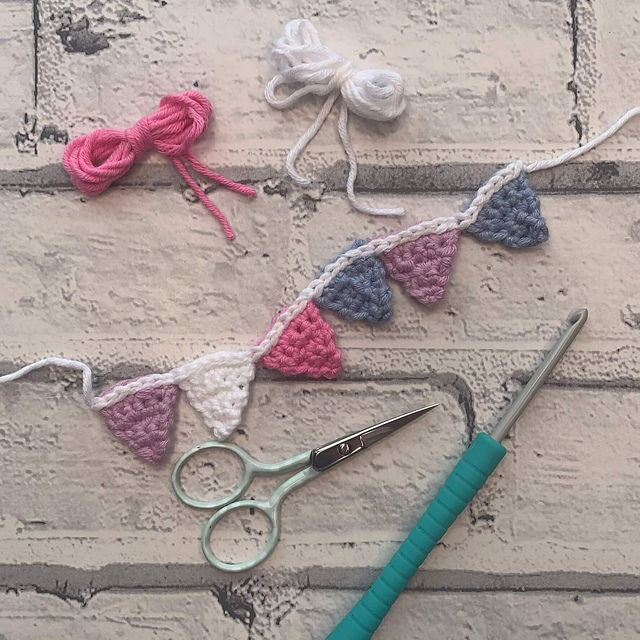 Easy Mini Bunting