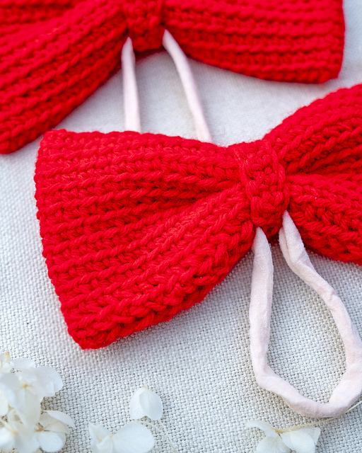 Ravelry: Red Bow (Kiki's Delivery Service) pattern by Crystal Lee